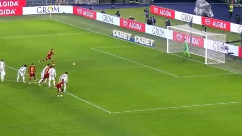 Serie A: Wojciech Szczęsny obronił rzut karny w szalonym meczu Roma - Juventus (WIDEO)