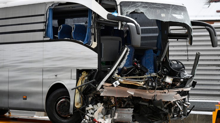 1 osoba nie żyje, 44 ranne w wypadku autokaru koło Zurychu