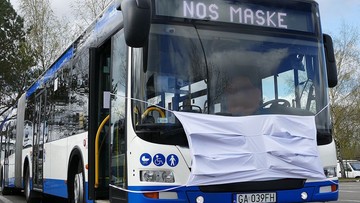 Autobusy w Gdyni przypominają o obowiązku noszenia maseczek