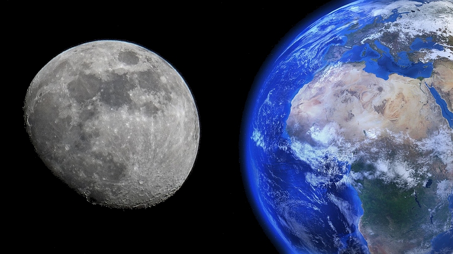 Ziemia i Księżyc. Fot. Max Pixel.