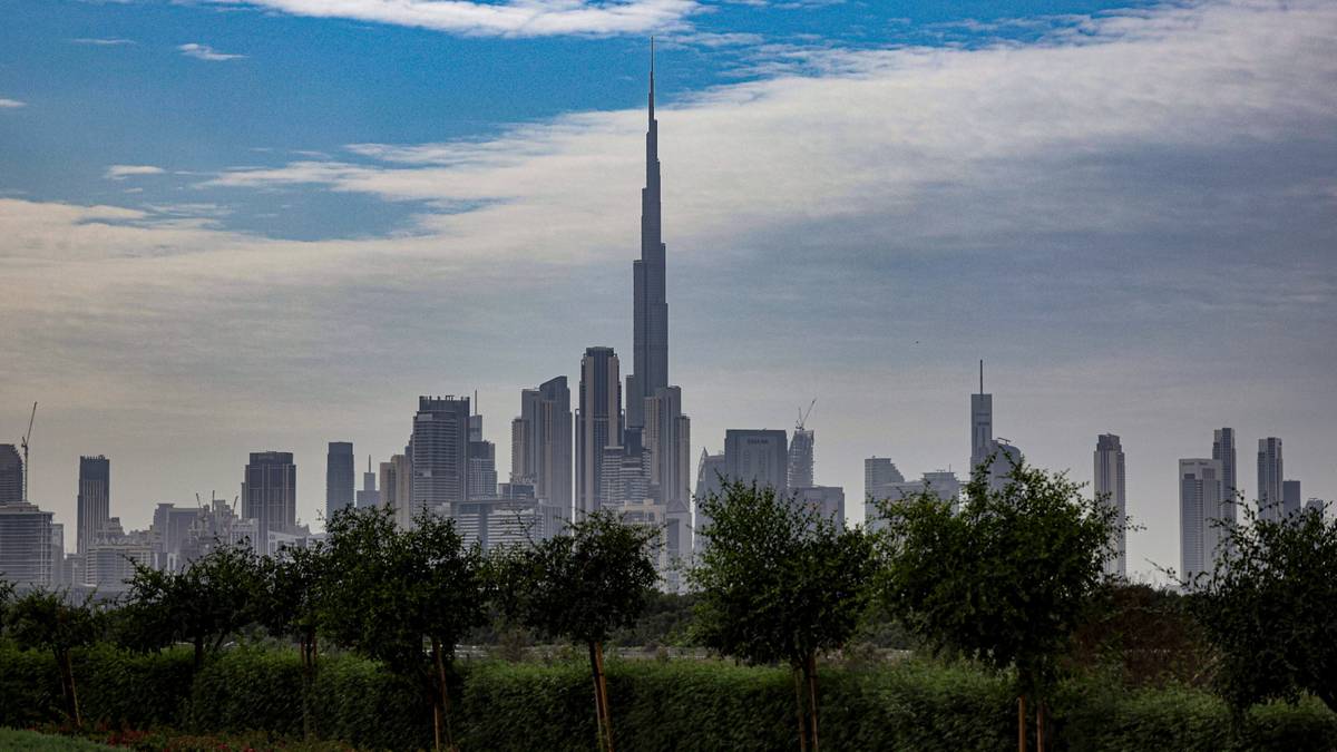 Seria potężnych wybuchów w Dubaju. Eksplozje nad centrum miasta, odłamki uszkodziły wieżowiec