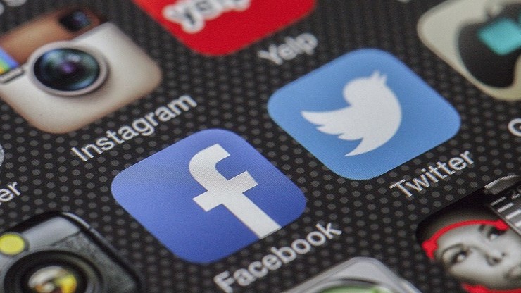 Rosja: regulator mediów wszczął postępowanie wobec Twittera i Facebooka