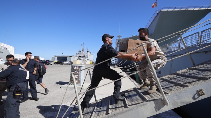 Hiszpania wysłała okręt marynarki wojennej po migrantów ze statku Open Arms
