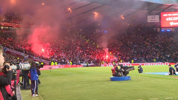 UEFA ukarała PZPN za to, że kibice zapalili race