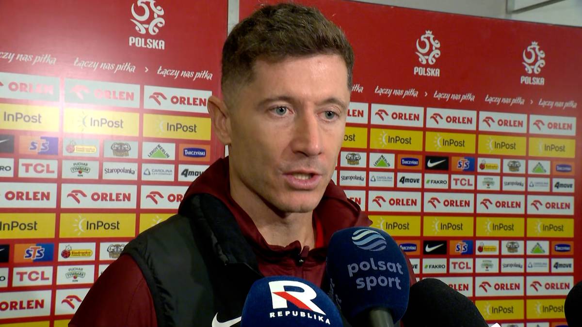 Robert Lewandowski, piłkarz reprezentacji Polski, udziela wywiadu.