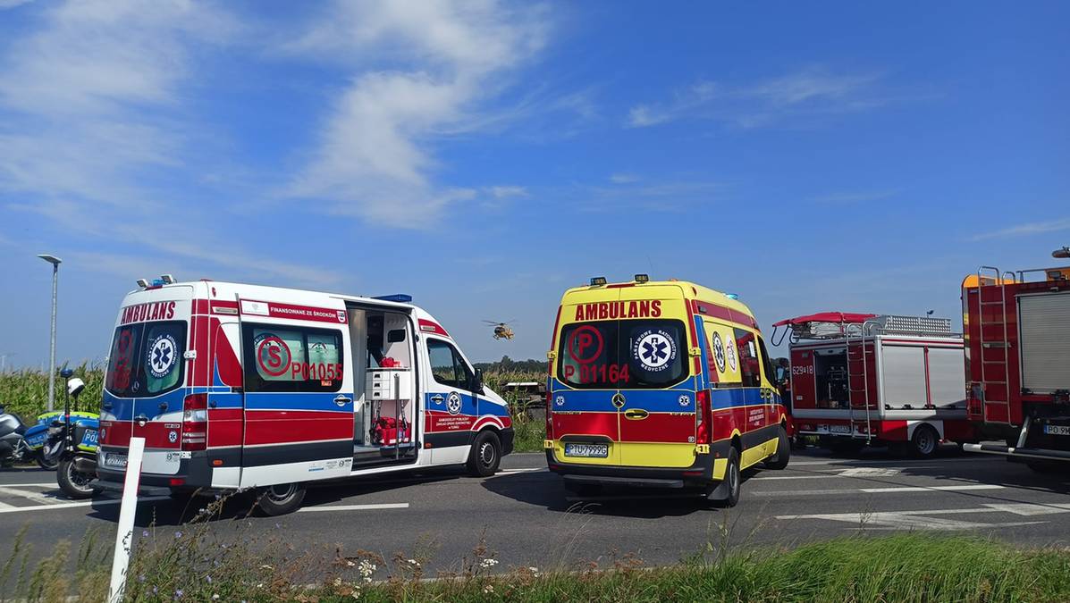 Wypadek w Wielkopolsce. Bus z dziećmi zderzył się z autami, lądowało LPR