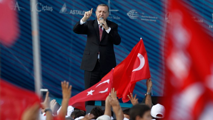 Turcja: trzej byli dyplomaci podejrzani o udział w puczu zostaną w areszcie