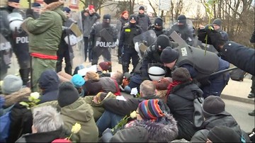 Policja wyniosła protestujących Obywateli RP. Marsz Pamięci Żołnierzy Wyklętych w Hajnówce