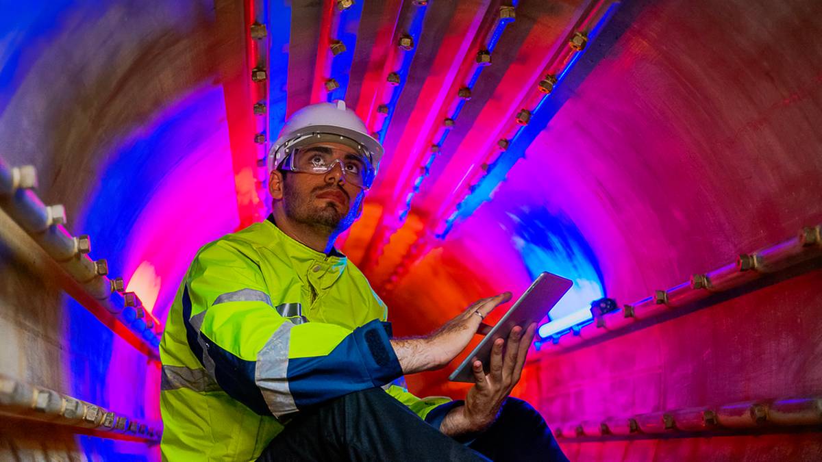 Gigantyczna maszyna TBM "Mary" drąży tunel w Niemczech — 10 m dziennie
