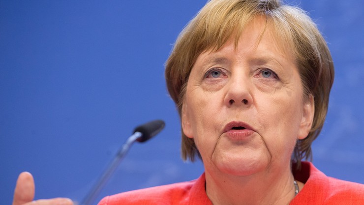 Merkel: uchodźcy nie mogą wybierać kraju, do którego chcą jechać