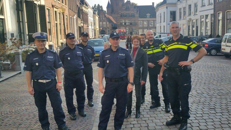"Mieli oczy szeroko otwarte". Polscy policjanci  odwiedzili coffeeshop w Holandii