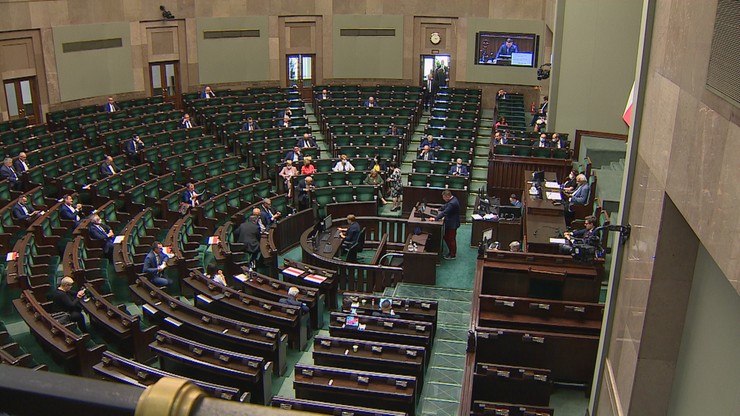 Sejm za wyższymi pensjami parlamentarzystów. Sprawdź, ile będą zarabiać