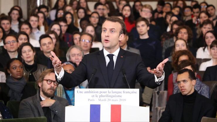 Macron: język angielski zbyt dominujący w Unii Europejskiej