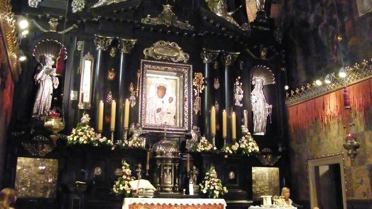 Na Jasnej Górze przebłagalne modły do Czarnej Madonny za sprofanowanie w Płocku plakatami z tęczą