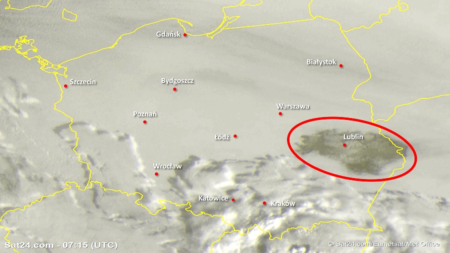 22.11.2018 08:00 Niecodzienne zjawisko nad Polską. To wygląda, jak dziurawe prześcieradło