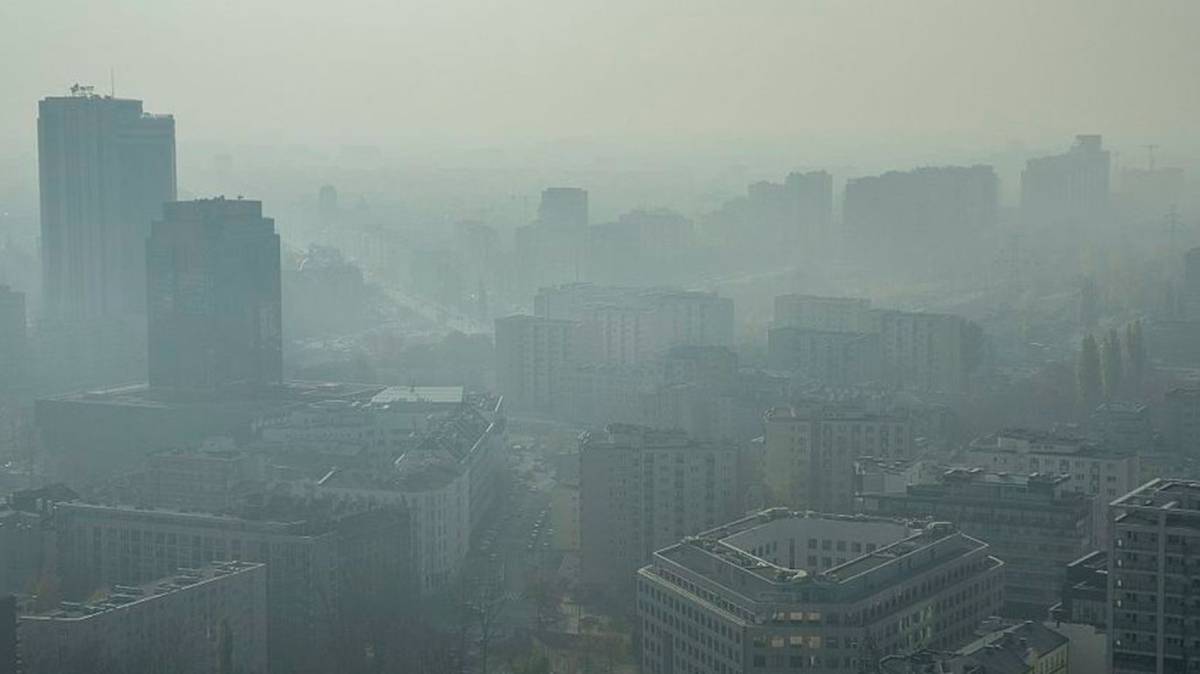 Polska znów tonie w smogu. Ostrzeżenia w kolejnych miastach