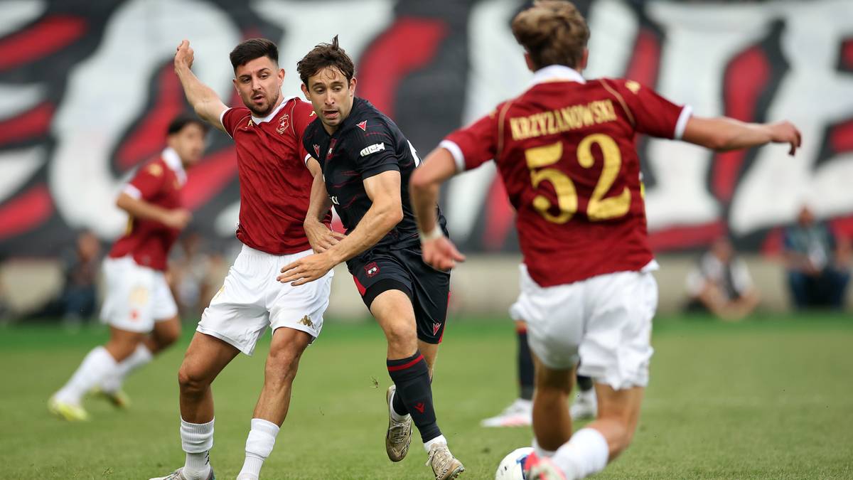 Wisła Kraków remisuje z Wrexham AFC na 120-lecie klubu