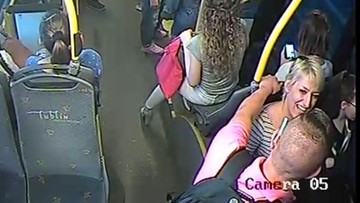 Zuchwała kradzież w autobusie. Kobieta straciła drogą biżuterię