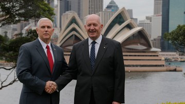 Pence: będziemy honorować porozumienie o przyjęciu uchodźców z Australii
