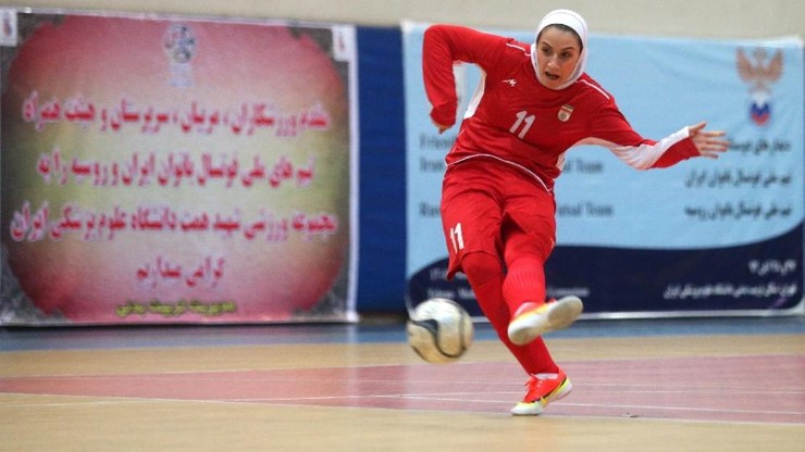 Irańska piłkarka pojedzie na turniej mimo sprzeciwu męża