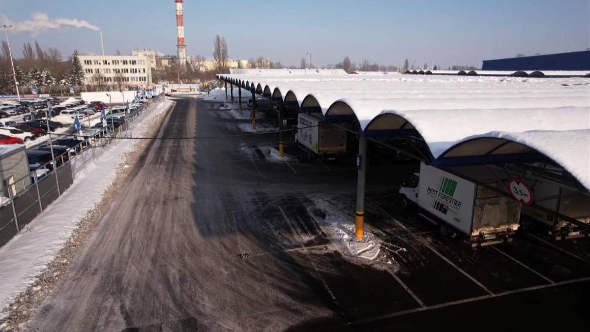 Tragiczny wypadek podczas odśnieżania dachu. Nie żyje 41-latek