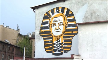 Wicepremier Gliński na muralu. Jako faraon