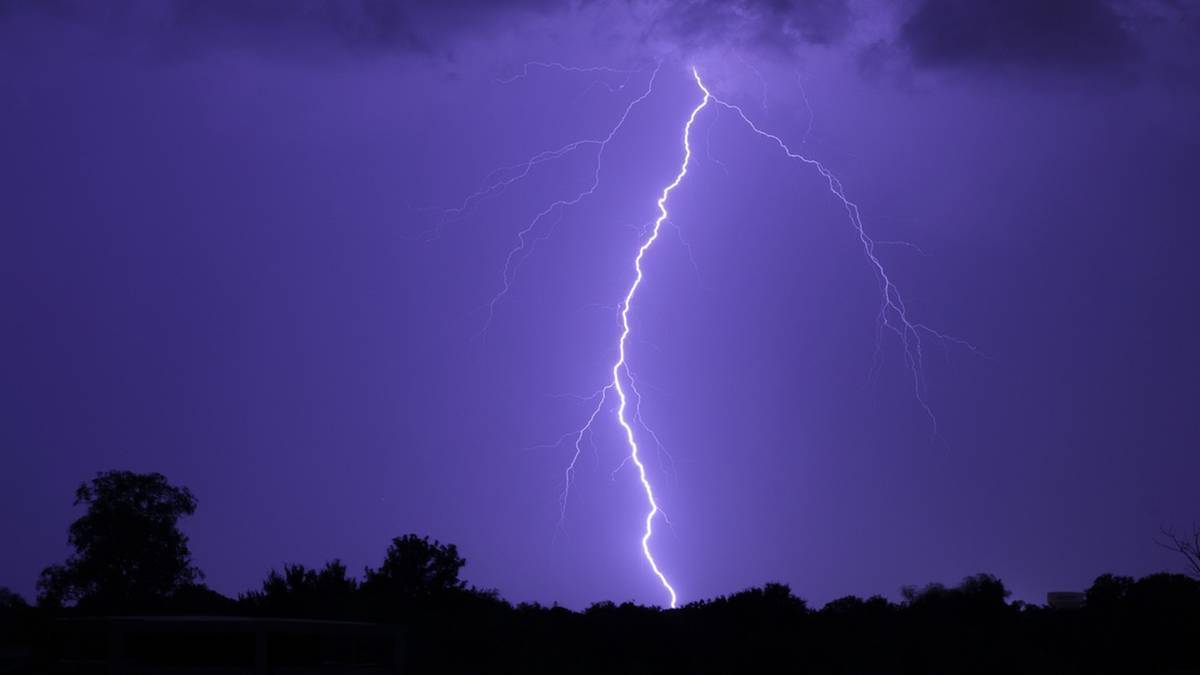 Po upalnym dniu niespokojna noc. Ostrzeżenia przed burzami dla części kraju