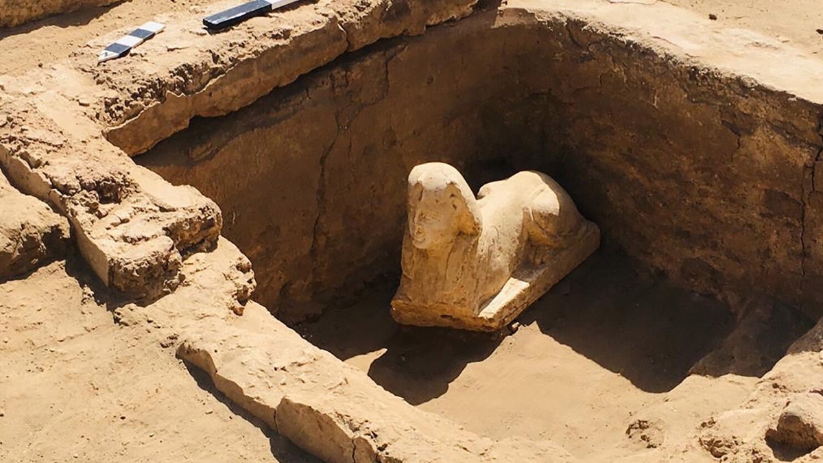 Egipt: Archeolodzy odkryli w ruinach świątyni uśmiechniętego sfinksa