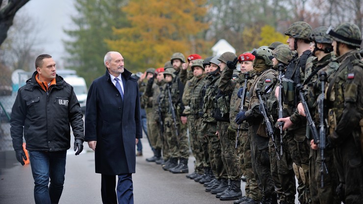 Macierewicz chce, by do szkół wróciło przysposobienie wojskowe