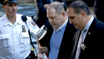 Harvey Weinstein usłyszał zarzuty. Został zwolniony za kaucją