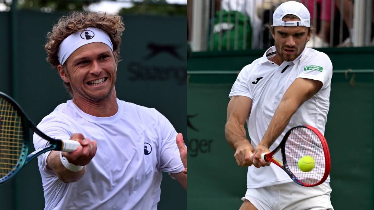 Dwaj mężczyźni grający w tenisa na korcie.