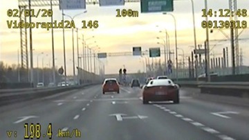 Zapomniał, że nie jest na torze. Kierowca ferrari pędził po Warszawie 200 km/h [WIDEO]