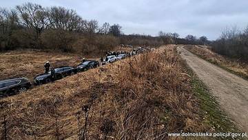 Rozgrzewali się w lesie do walki. Policji tłumaczyli, że przyjechali na grzyby