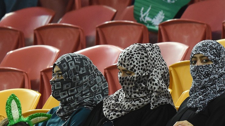 Rewolucja w arabskim futbolu! Kobiety wpuszczone na stadiony