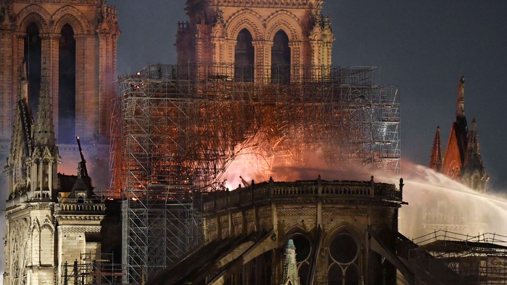 Trwa narodowa zbiórka na odbudowę katedry Notre Dame. Zebrano ponad 2 mln euro. Kwota rośnie