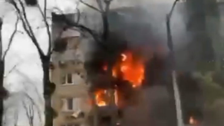 Ostrzał rakietowy Ukrainy. Płoną budynki w Kijowie