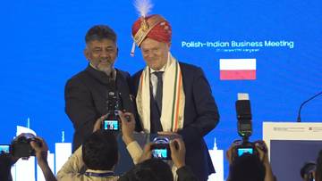 Donald Tusk w turbanie. Nietypowy prezent dla szefa polskiego rządu
