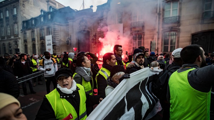 Francuzi protestowali przeciwko wzrostowi podatków od paliwa. 409 rannych, jedna ofiara śmiertelna