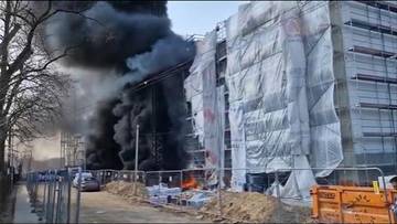 Pożar elewacji na Białołęce. Dym widać w centrum Warszawy