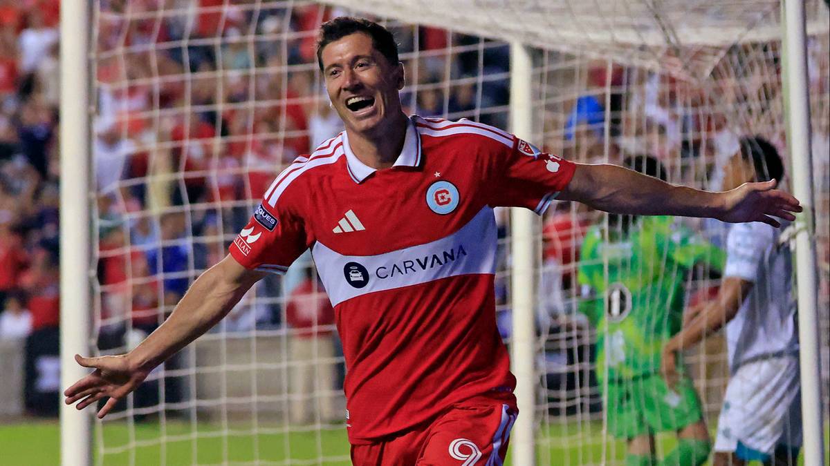 Lewandowski scores his third goal for Chicago Fire in 3:1 win over Santos Laguna