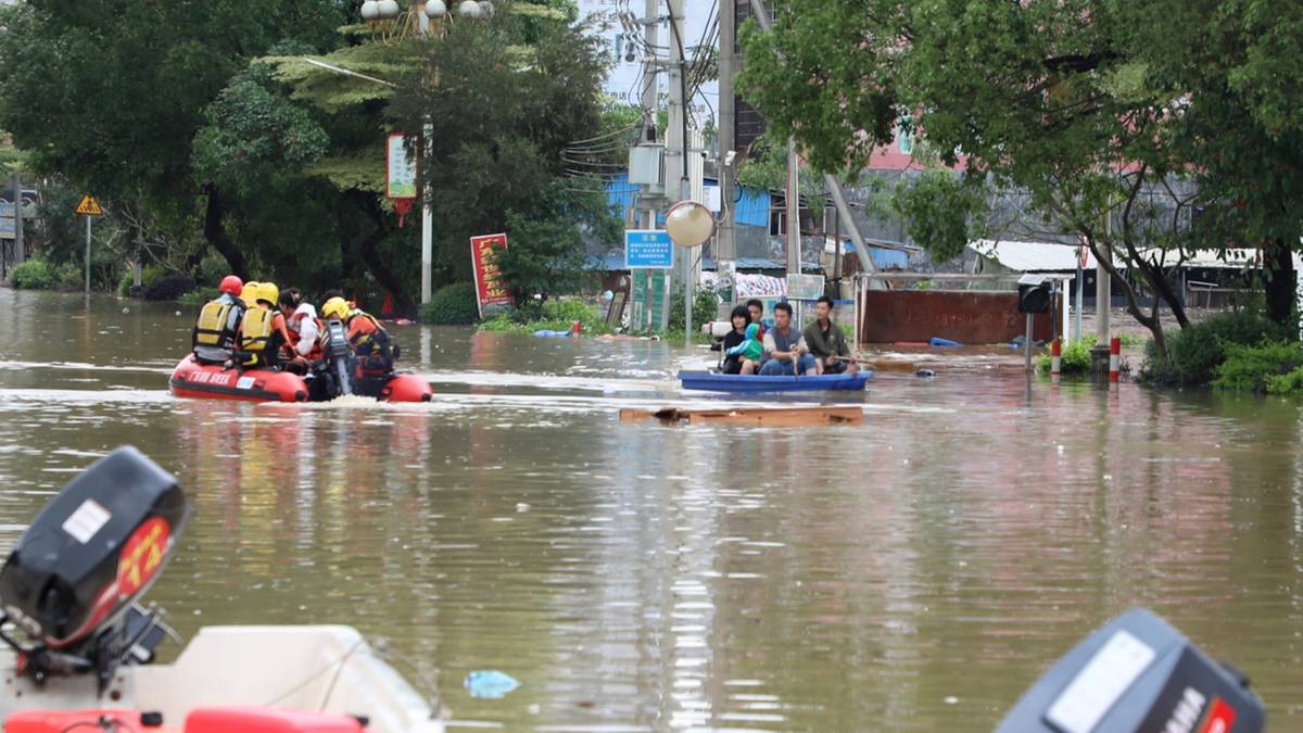 Ryzyko "powodzi stulecia" w Chinach. Ludzie muszą uciekać