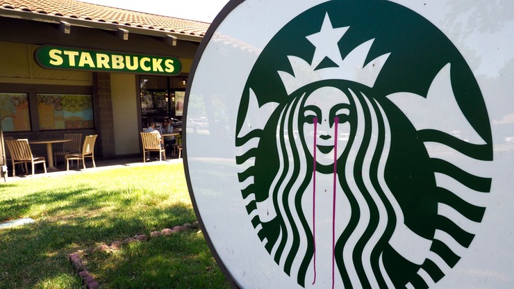 Starbucks zamknął kawiarnie. Pracownicy przeszli "antyrasistowskie szkolenie"