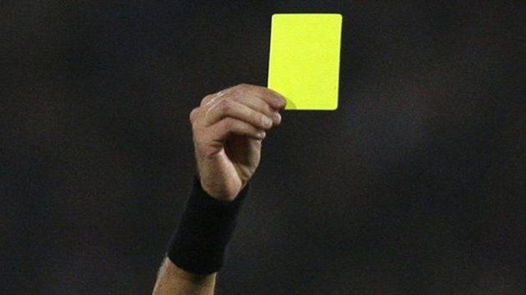 FIFA testuje pomysł z żółtymi kartkami dla trenerów