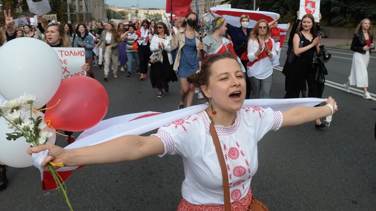 Wielotysięczny marsz na Białorusi. Masowe zatrzymania, w tym dziennikarzy Biełsatu