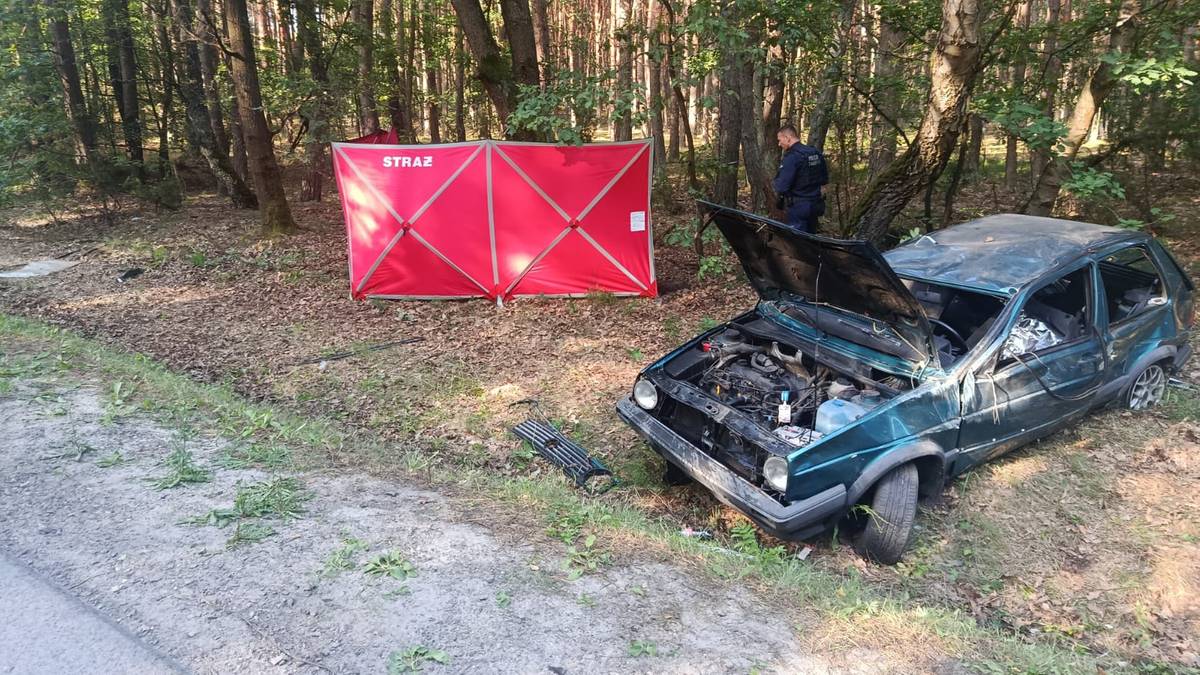 Wypadek w Wólce Żabnej: jedna ofiara, czterech rannych, policja szuka uciekiniera