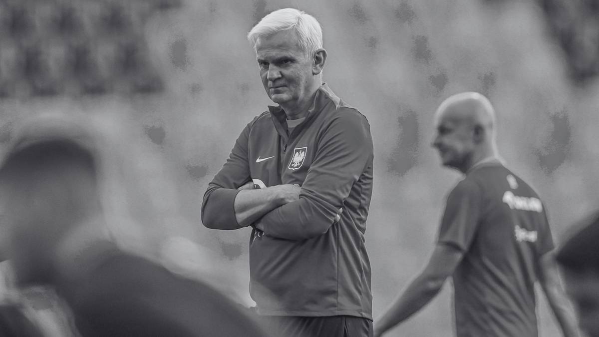 Jacek Magiera, były drugi trener reprezentacji Polski, z rękami skrzyżowanymi na piersi.