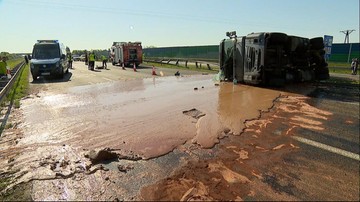 Słodka blokada autostrady A2. Wypadek cysterny przewożącej czekoladę