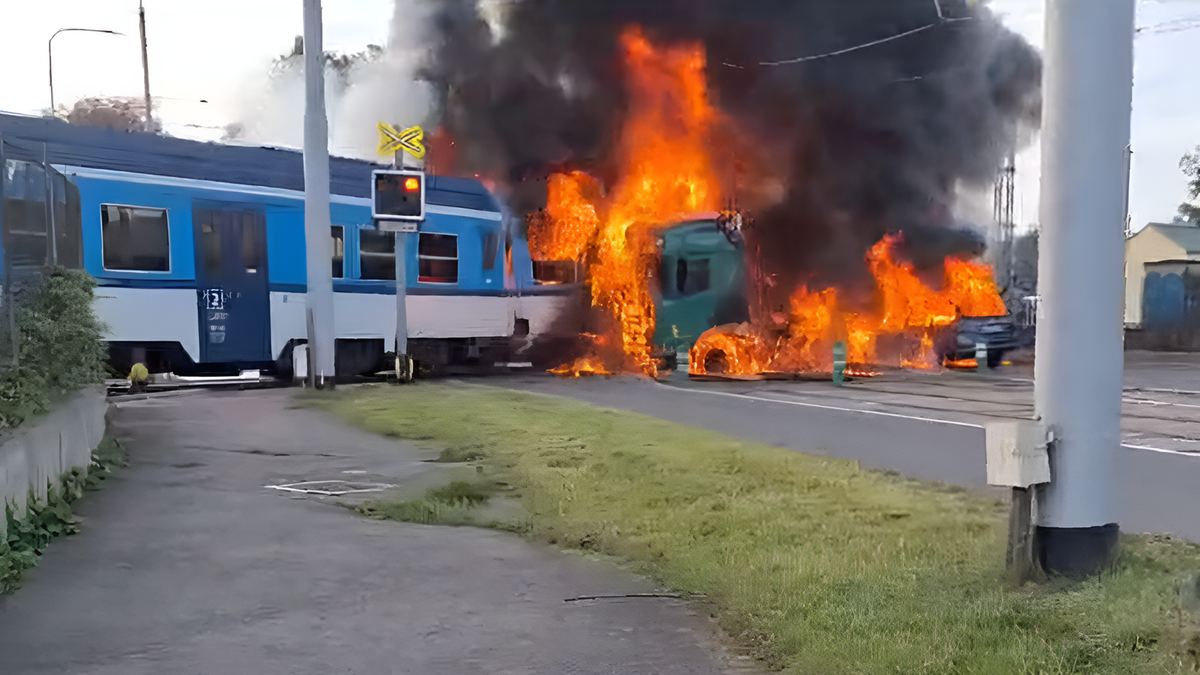 Česká republika: srážka vlaku a kamionu.  Polský řidič zraněn