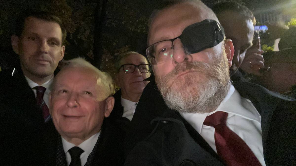 Браун сделал селфи с Качиньским. Значимая подпись под фотографией