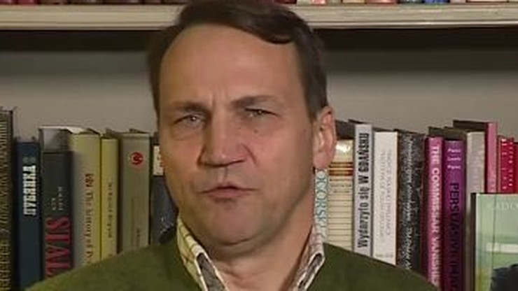 Sikorski napisał o "policyjnych sukach sunących na Warszawę". Policja zareagowała